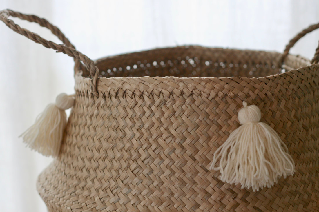 Seagrass basket with ivory tassels diy